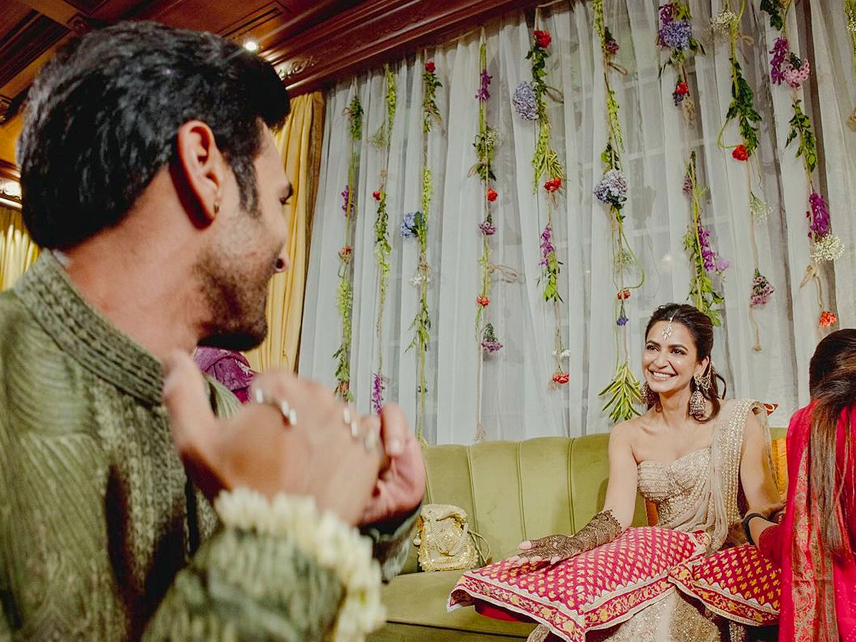 Kriti_20Kharbanda_20and_20Pulkit_20Samrat_20share_20wedding_20Photos_20in_20Social_20Media_10.jpg 10