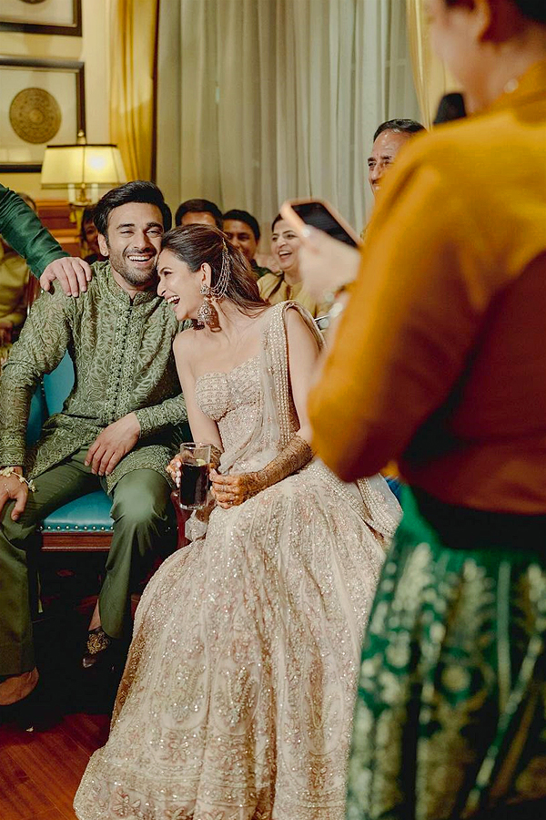Kriti_20Kharbanda_20and_20Pulkit_20Samrat_20share_20wedding_20Photos_20in_20Social_20Media_11.jpg 11
