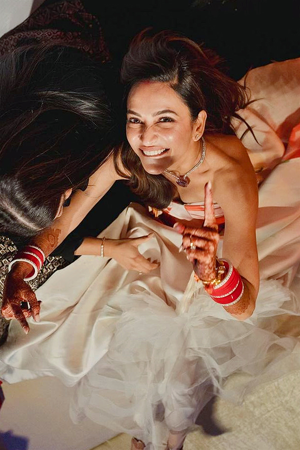 Kriti_20Kharbanda_20and_20Pulkit_20Samrat_20share_20wedding_20Photos_20in_20Social_20Media_14.jpg 14