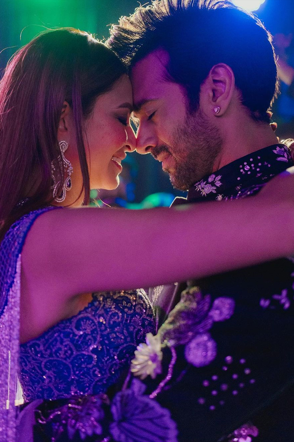 Kriti_20Kharbanda_20and_20Pulkit_20Samrat_20share_20wedding_20Photos_20in_20Social_20Media_16.jpg 16