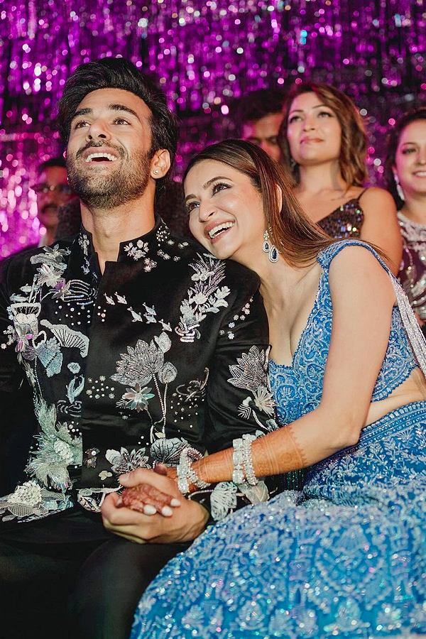 Kriti_20Kharbanda_20and_20Pulkit_20Samrat_20share_20wedding_20Photos_20in_20Social_20Media_5.jpg 6