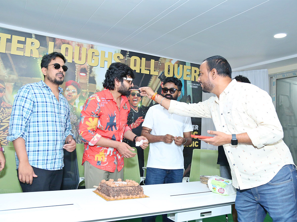 Om_20Boom_20Bush_20Movie_20Success_20Celebrations-6.jpg 6