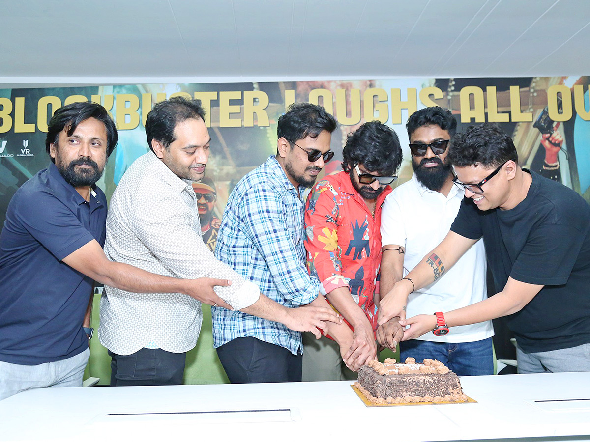 Om_20Boom_20Bush_20Movie_20Success_20Celebrations-9.jpg 9