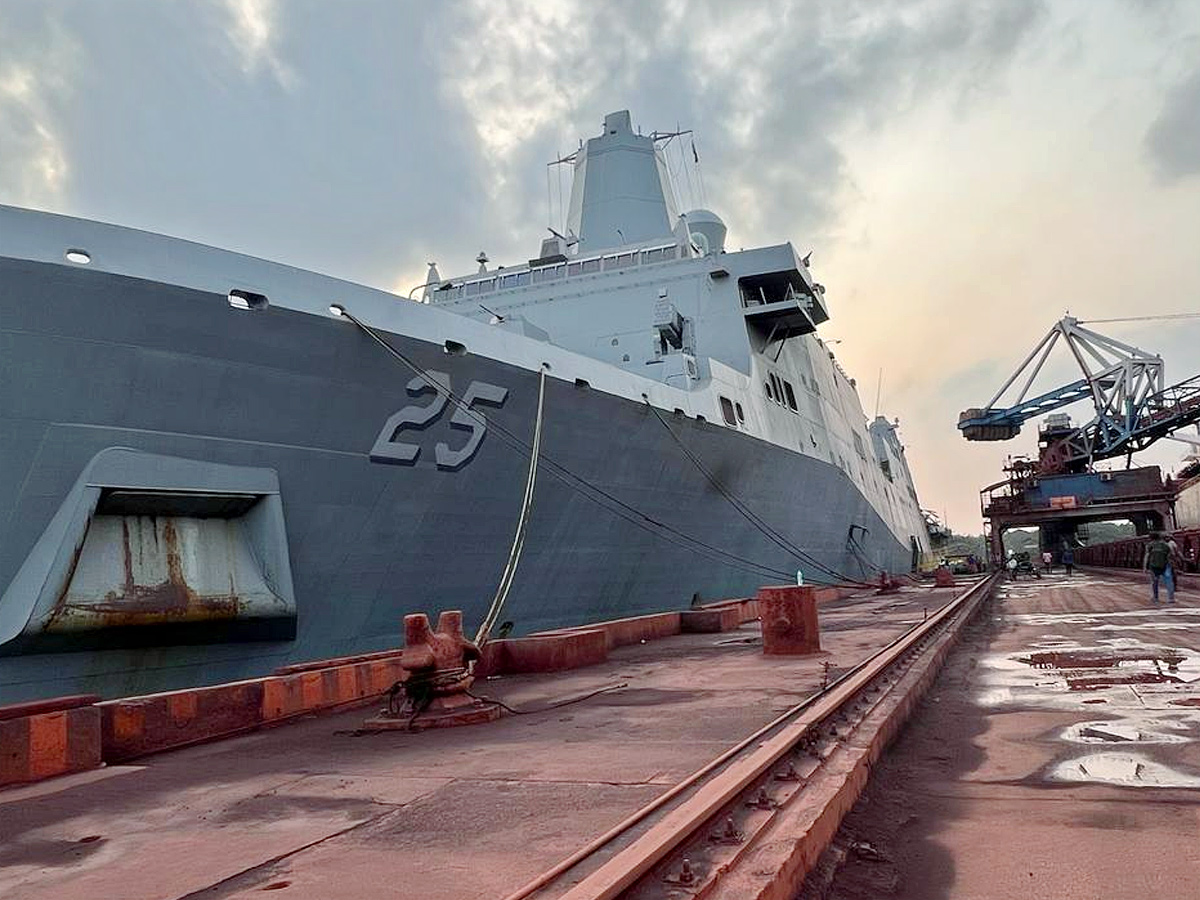 USS_20Somerset_20Crew_20in_20Visakhapatnam_20Photos_3.jpg 3