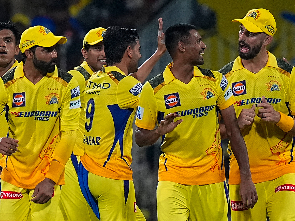 cricket_20match_20between_20Chennai_20Super_20Kings_20and_20Royal_20Challengers_20Bengaluru-2.jpg 2
