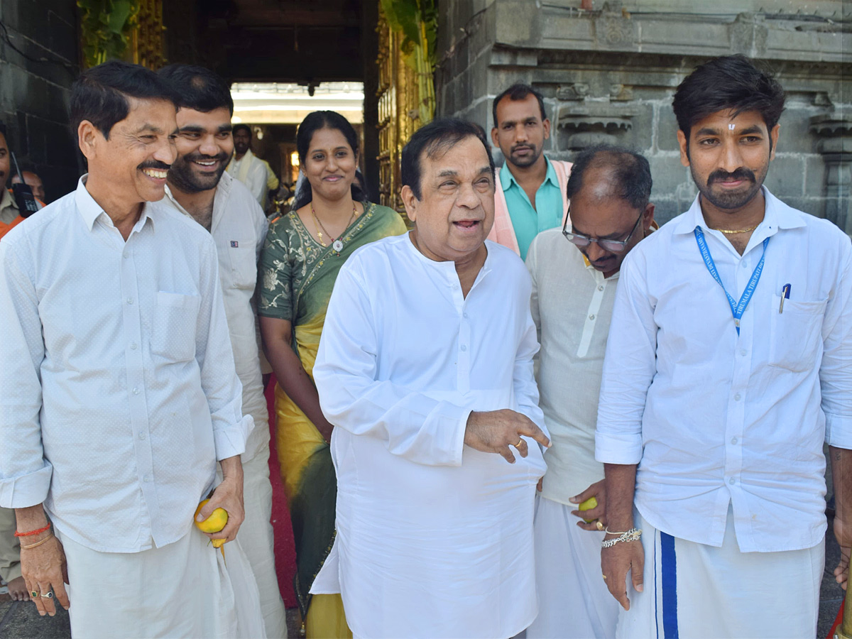 Comedia_20Brahmanandam_20Visits_20Tirumala_20Tirupati_20Temple_20Photos_4.jpg 1