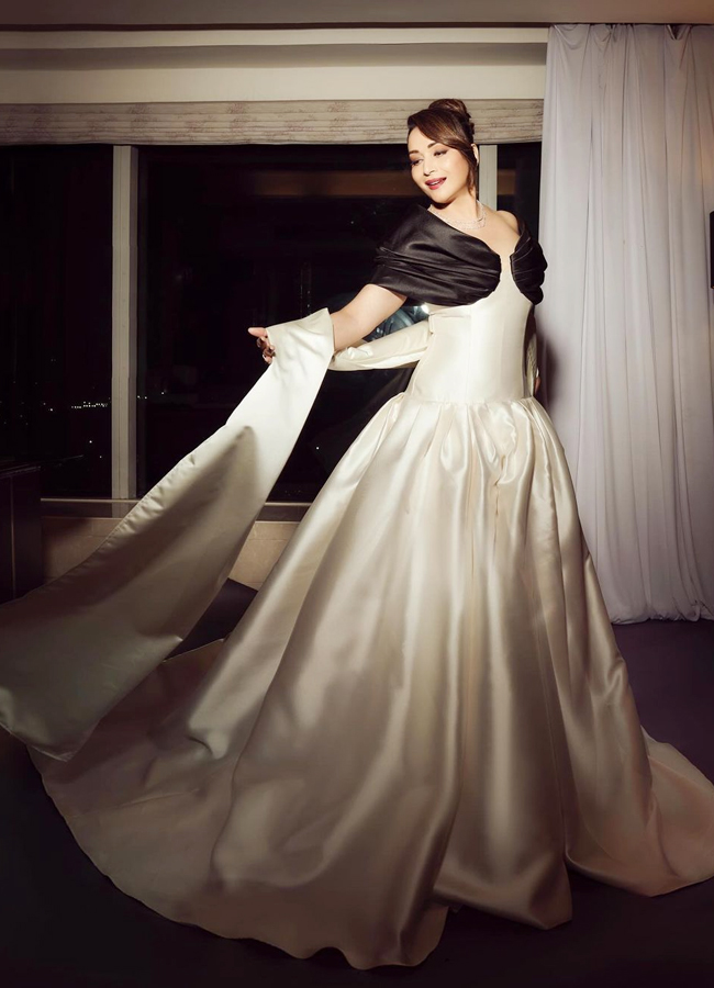 Madhuri-Dixit-2.jpg 3