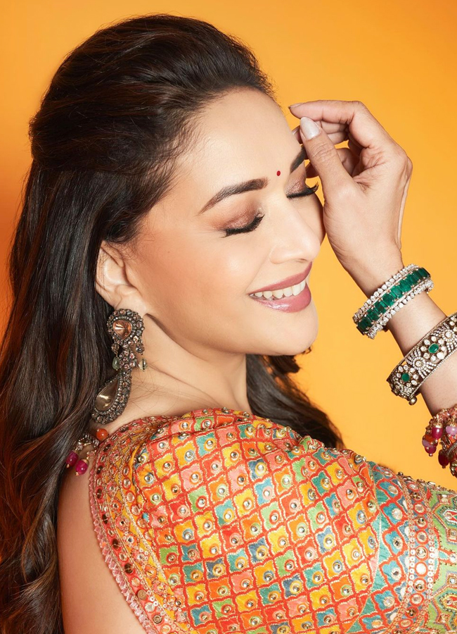 Madhuri-Dixit-26.jpg 27