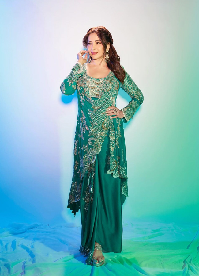 Madhuri-Dixit-9.jpg 10