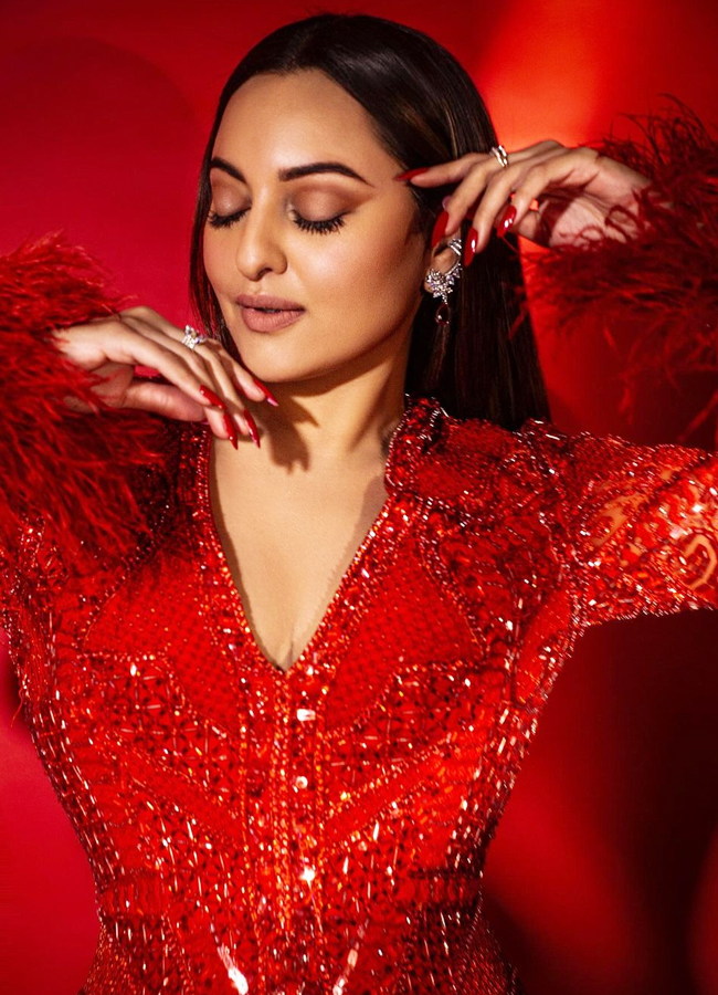 Sonakshi-Sinha-10.jpg 11