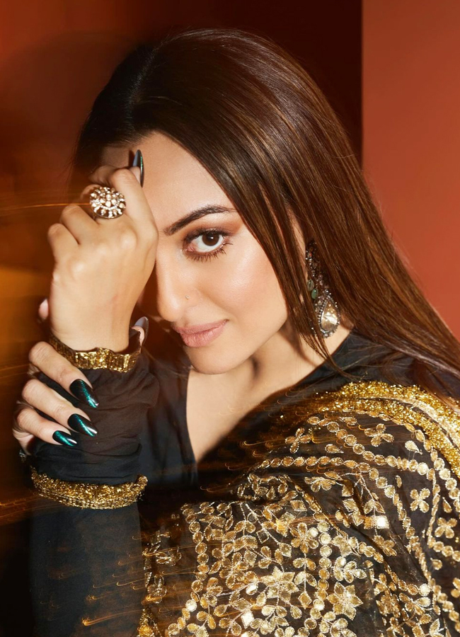 Sonakshi-Sinha-21.jpg 22