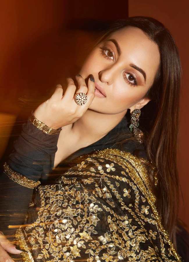 Sonakshi-Sinha-22.jpg 23
