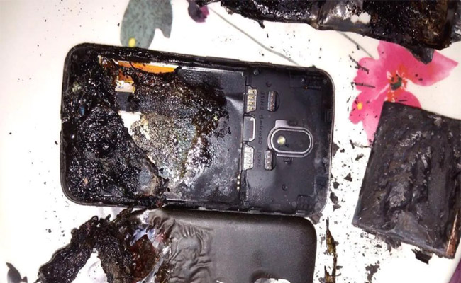 phonesss.jpg