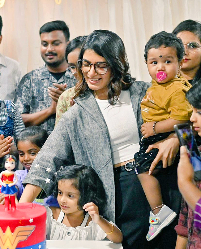Actress_20Samantha_20Ruth_20Prabhu_20Lovely_20Fans_20Meet_20In_20Hyderabad_2C_20Photos_20Gallery_20Inside-8.jpg 8