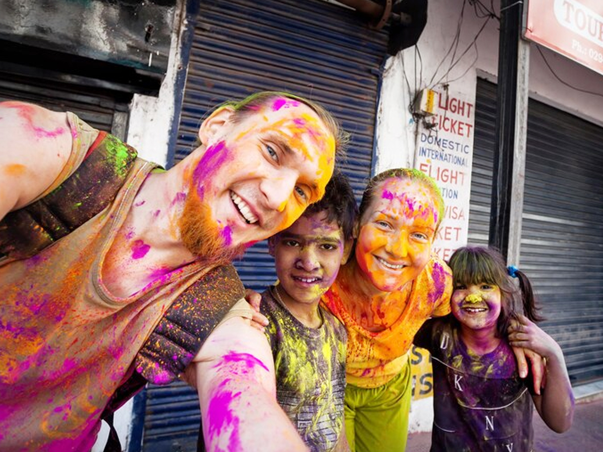 Amritsar-Tourist-Celebrating-Holi.jpg 14