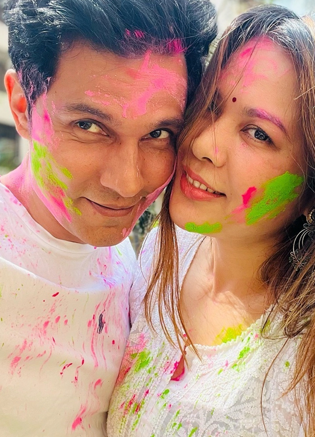Celebs-Holi-8.jpg 33