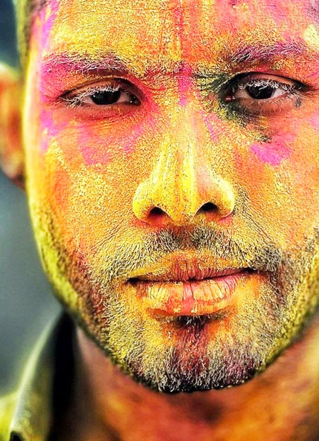 Celebs-Holi-9.jpg 34