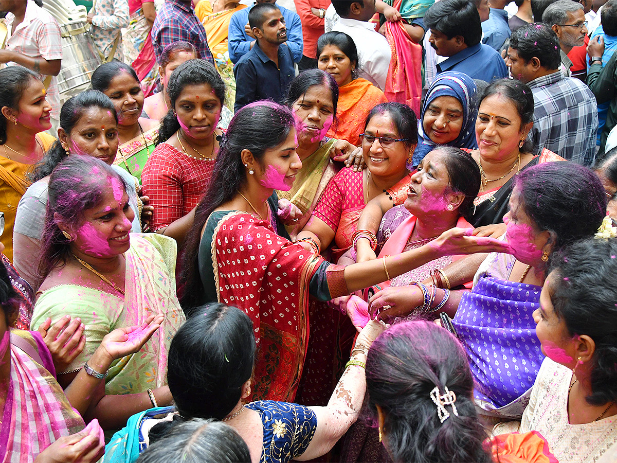 Holi_202024_20Celebration_20in_20Hyderabad_20Photos-12.jpg 12