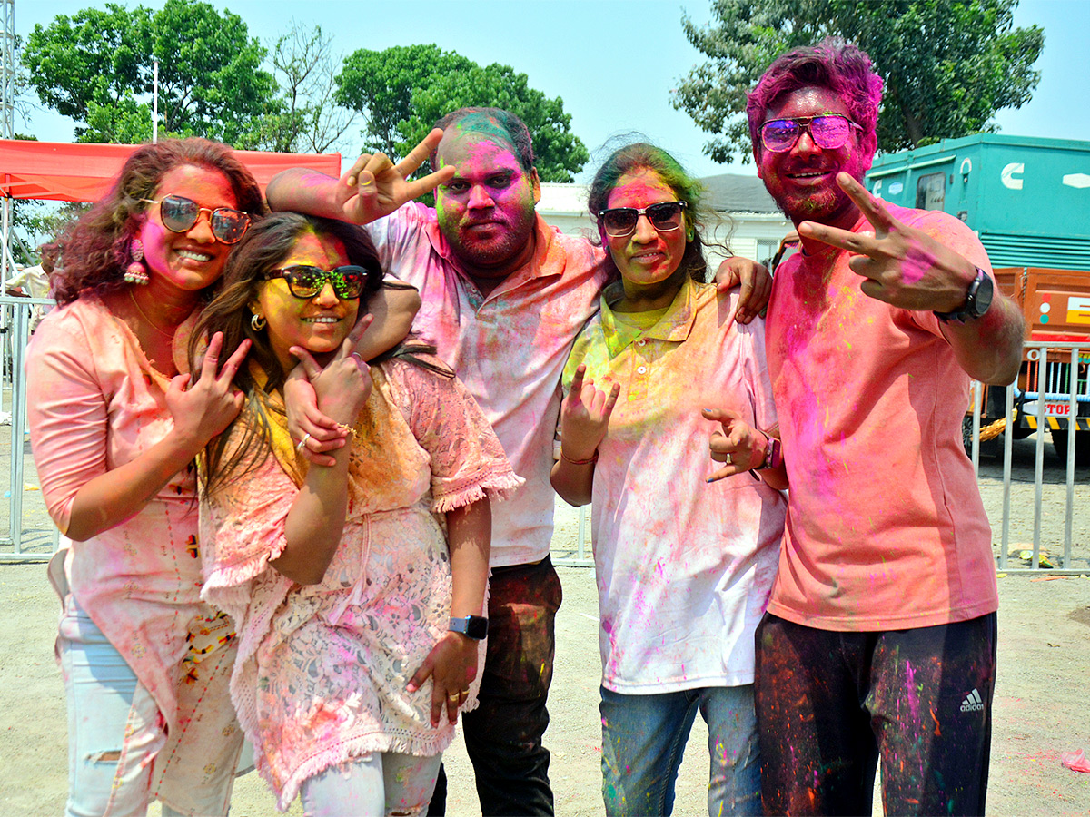 Holi_202024_20Celebration_20in_20Hyderabad_20Photos-14.jpg 14