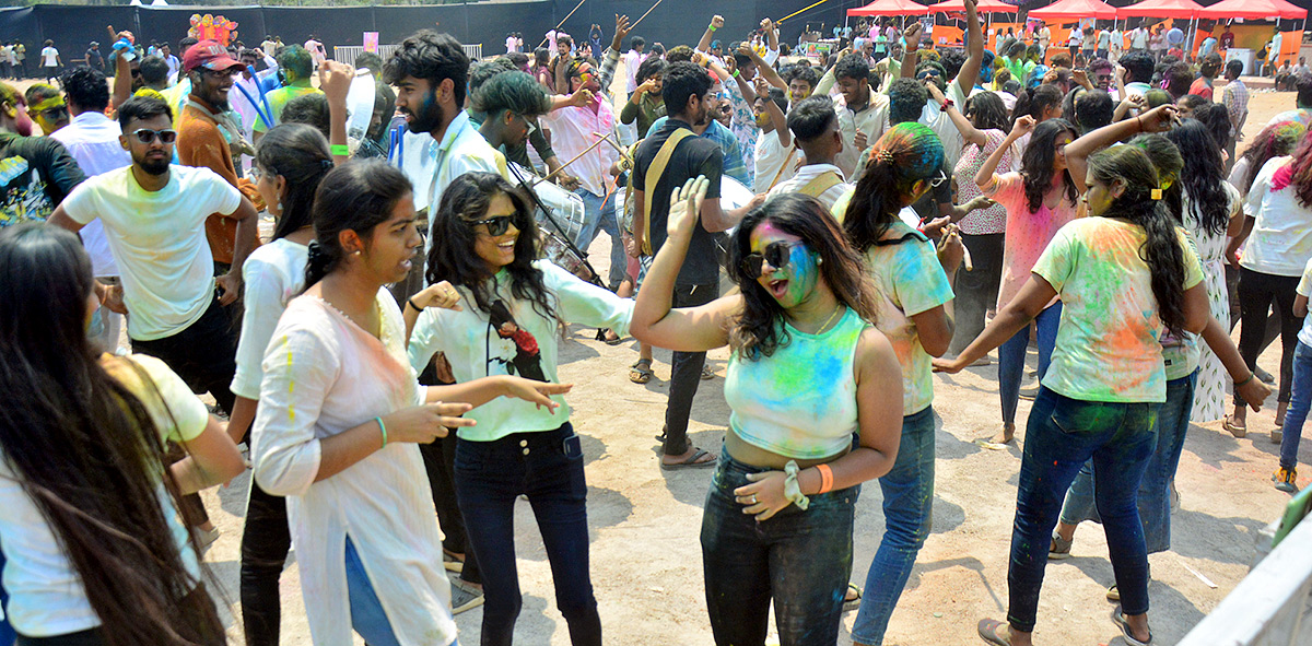 Holi_202024_20Celebration_20in_20Hyderabad_20Photos-15.jpg 15