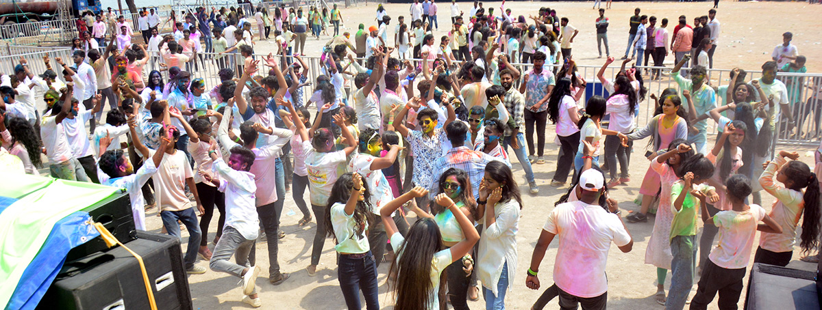 Holi_202024_20Celebration_20in_20Hyderabad_20Photos-16.jpg 16