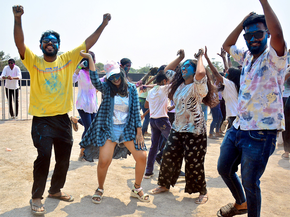 Holi_202024_20Celebration_20in_20Hyderabad_20Photos-17.jpg 17