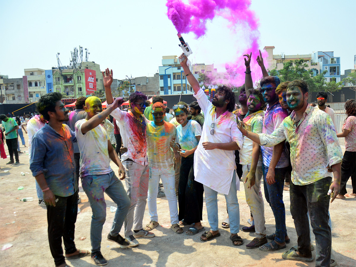 Holi_202024_20Celebration_20in_20Hyderabad_20Photos-25.jpg 23