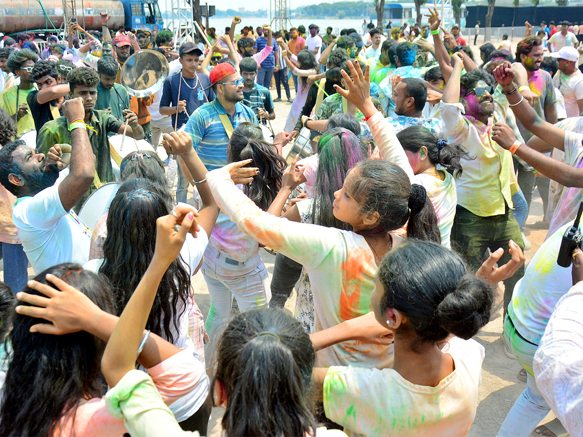 Holi_202024_20Celebration_20in_20Hyderabad_20Photos-4.jpg 4