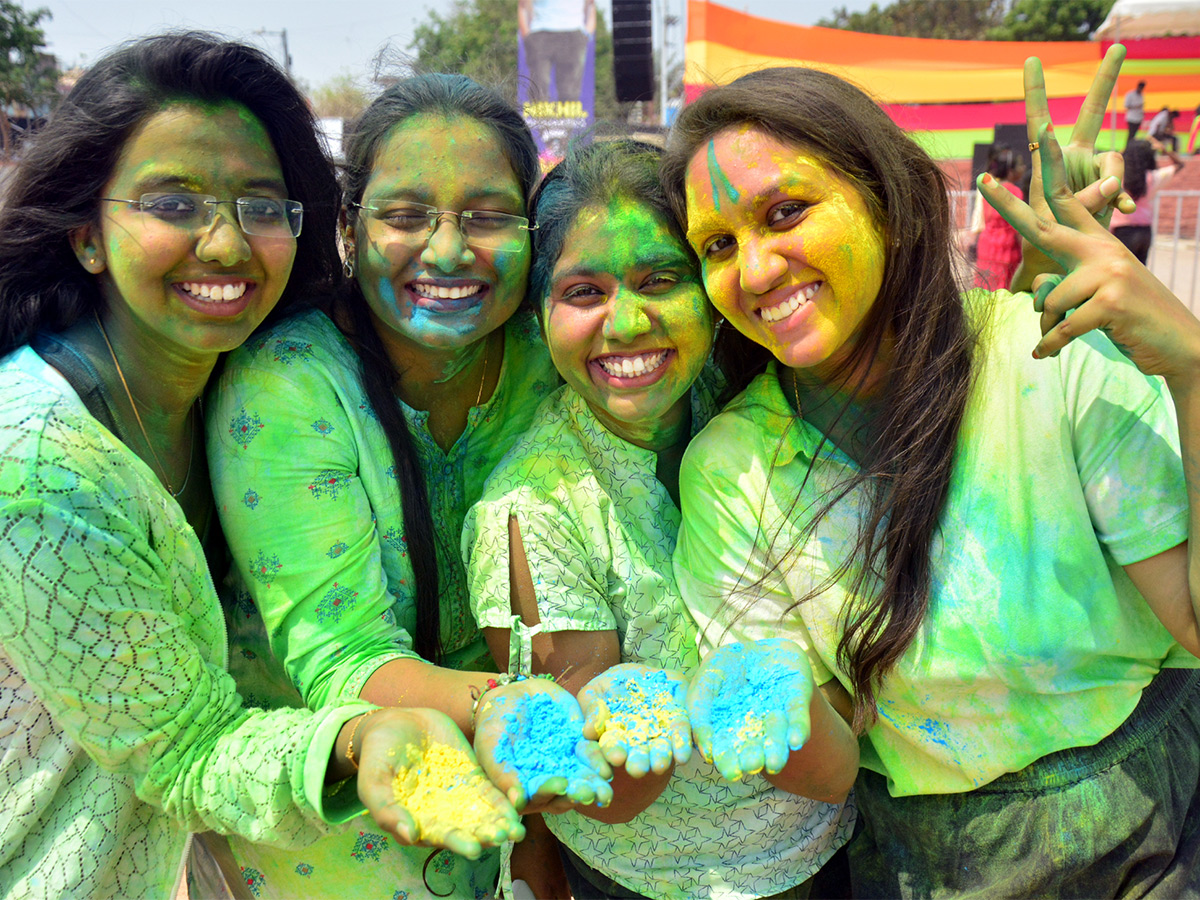Holi_202024_20Celebration_20in_20Hyderabad_20Photos-6.jpg 6