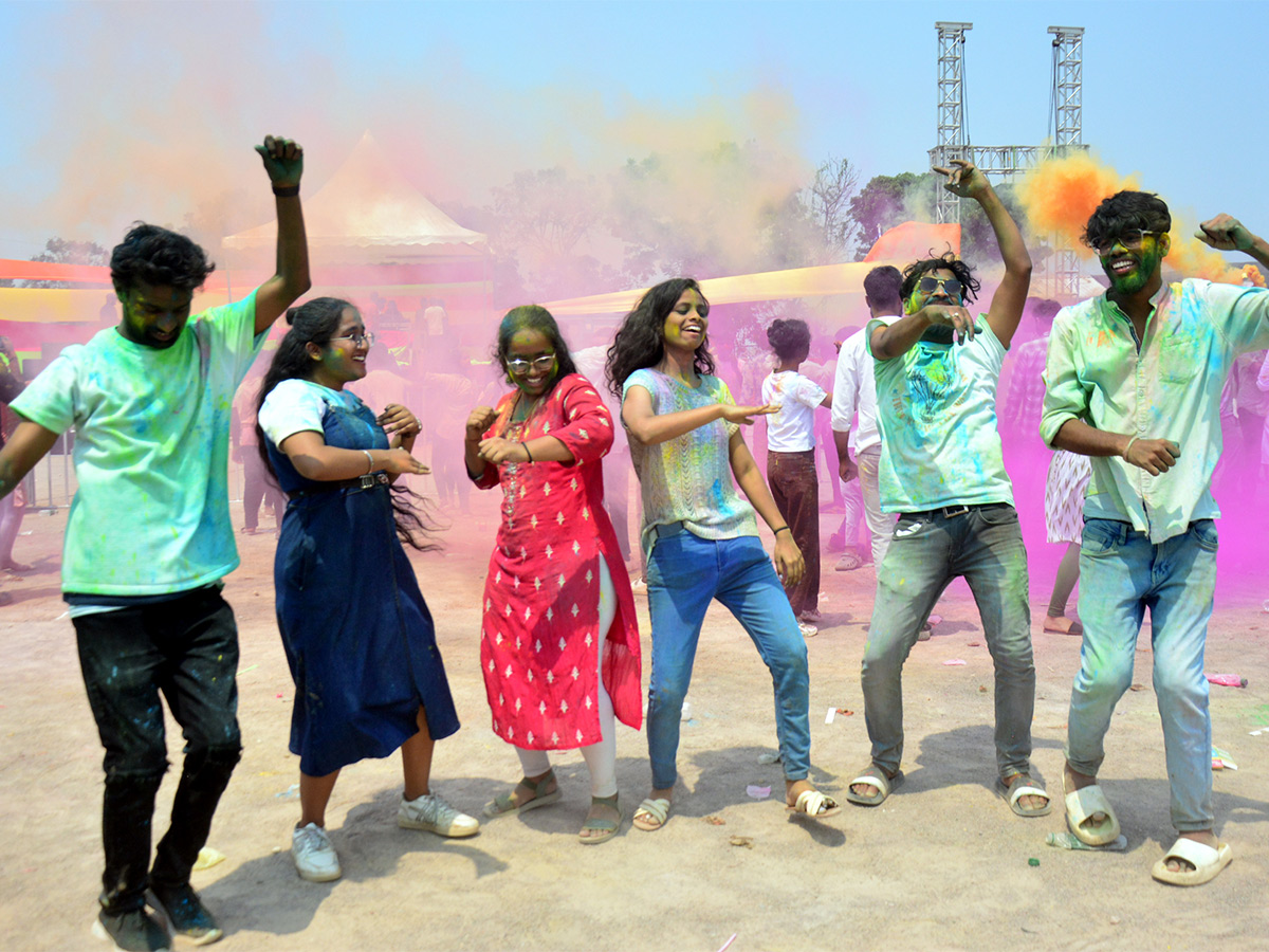 Holi_202024_20Celebration_20in_20Hyderabad_20Photos-8.jpg 8