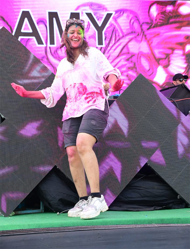 Holi_20Celebrations_20at_20Vizag_20RK_20Beach-7.jpg 6