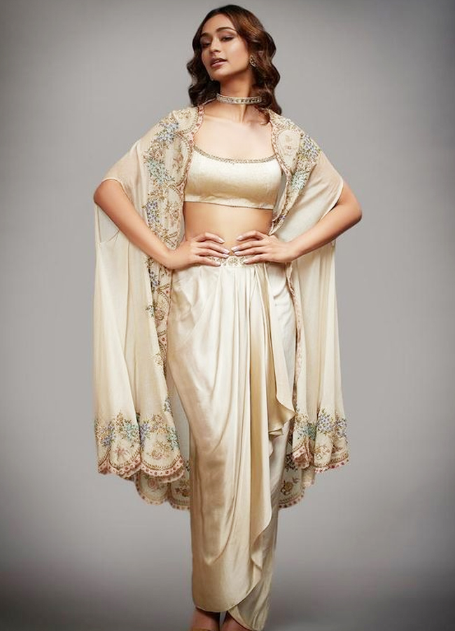 Indo_Western_Style_10.jpg 11