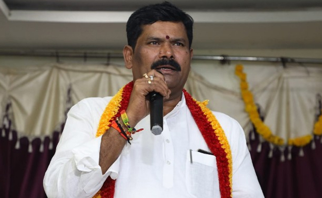 Karnataka-Minister.jpg