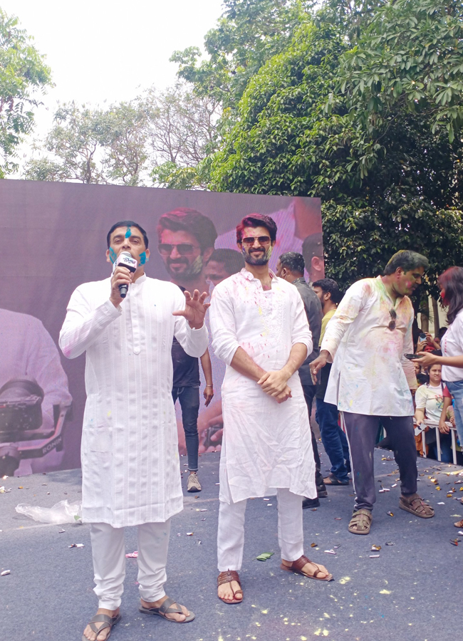 Vijay-Deverakonda.jpg 19