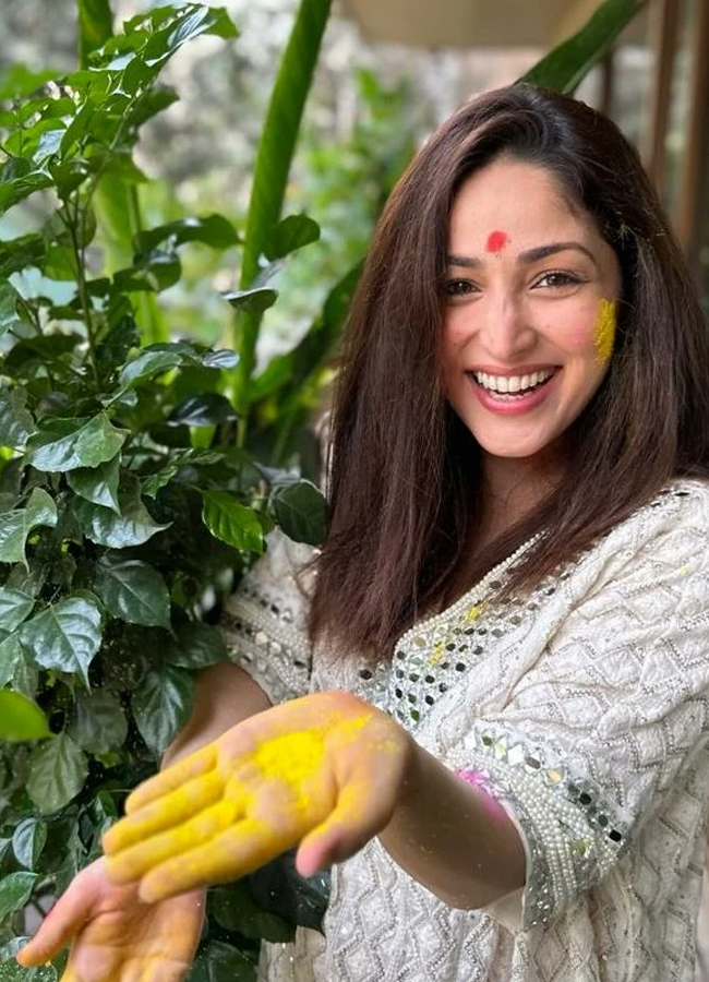 Yami-Gautam-1.jpg 23