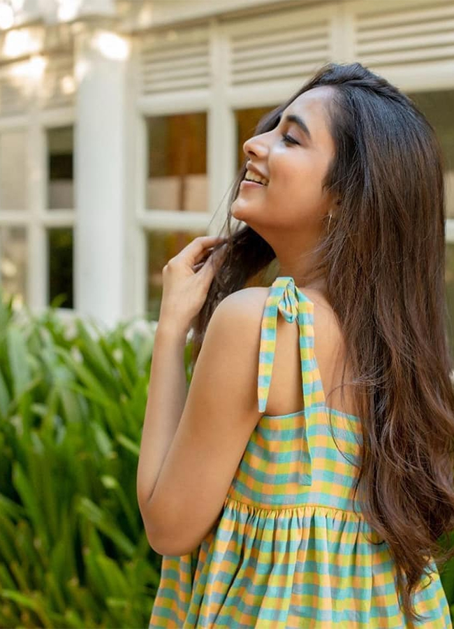 Actress_20Priyanka_20Arul_20Mohan_20Hot_20Photoshoot-11.jpg 11