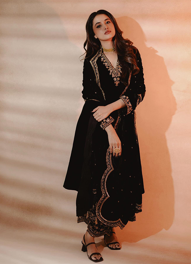 Actress_20Priyanka_20Arul_20Mohan_20Hot_20Photoshoot-16.jpg 16