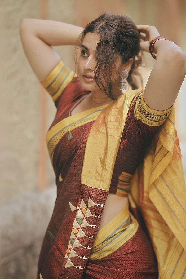 Ayesha_20Khan_20Latest_20Stunning_20Photos_1.jpg 2