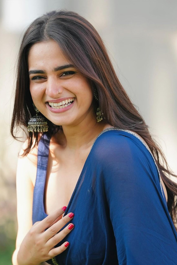 Ayesha_20Khan_20Latest_20Stunning_20Photos_11.jpg 12