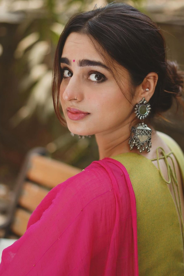 Ayesha_20Khan_20Latest_20Stunning_20Photos_17.jpg 18