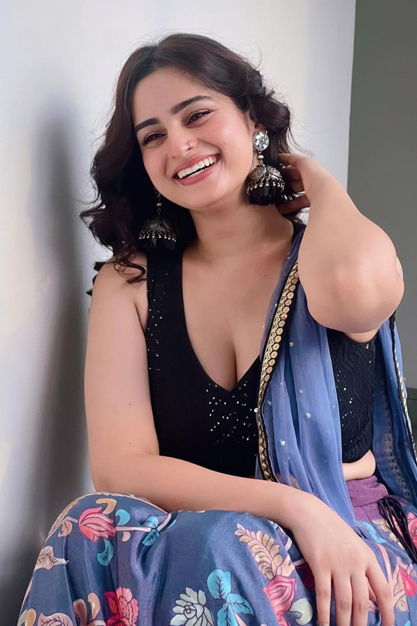 Ayesha_20Khan_20Latest_20Stunning_20Photos_5.jpg 6