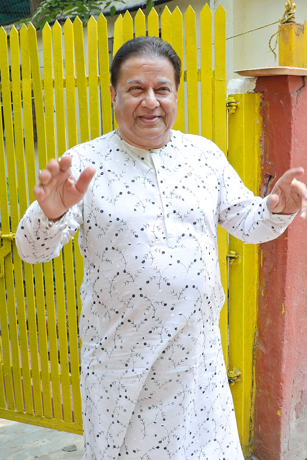 Bollywood_20celebrities_20holi_20celebrations_20Photos_11.jpg 12