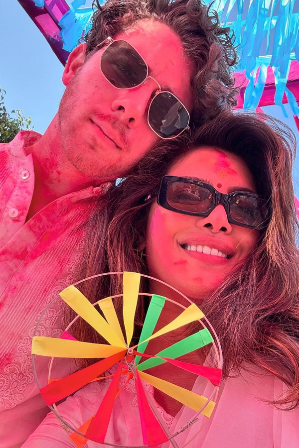 Bollywood_20celebrities_20holi_20celebrations_20Photos_18.jpg 19