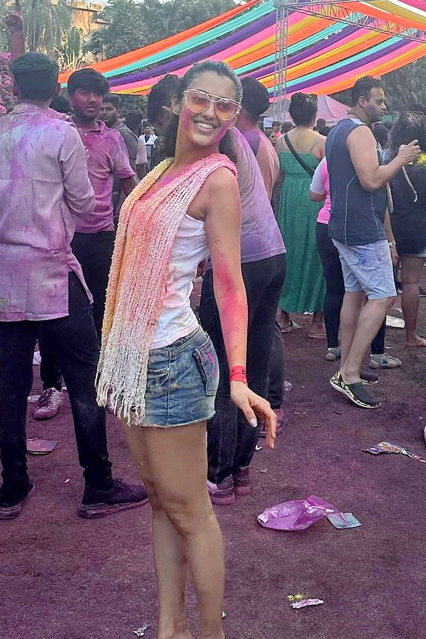 Bollywood_20celebrities_20holi_20celebrations_20Photos_22.jpg 23
