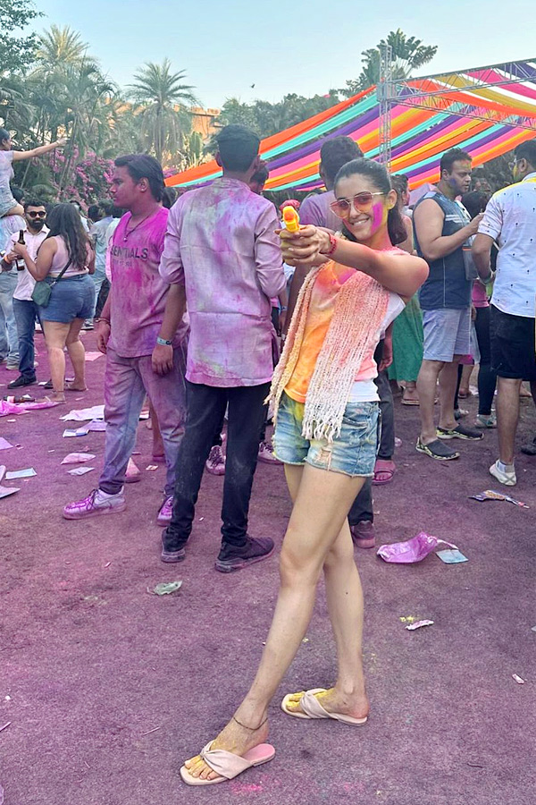 Bollywood_20celebrities_20holi_20celebrations_20Photos_23.jpg 24