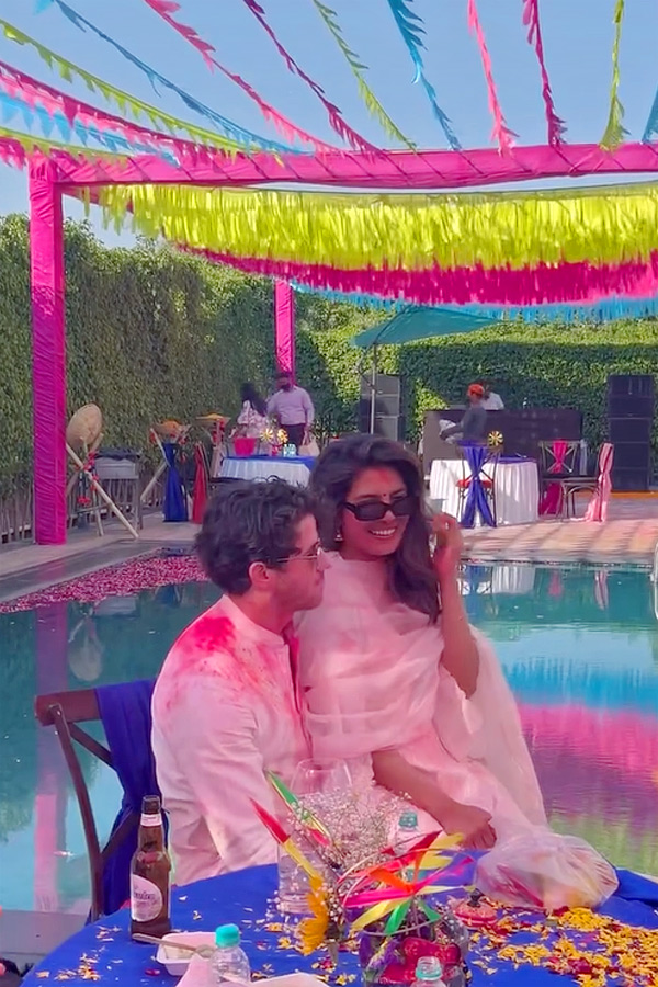 Bollywood_20celebrities_20holi_20celebrations_20Photos_26.jpg 27
