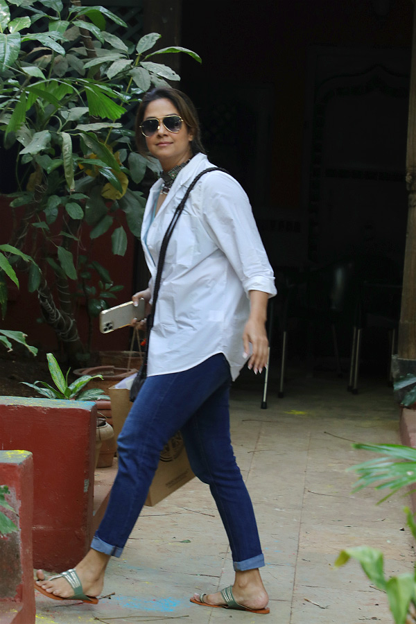 Bollywood_20celebrities_20holi_20celebrations_20Photos_6.jpg 7