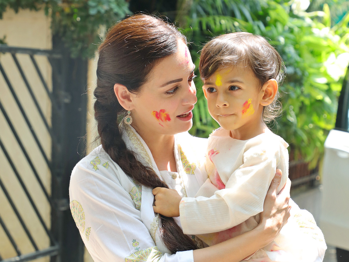 Bollywood_20celebrities_20holi_20celebrations_20Photos_8.jpg 9
