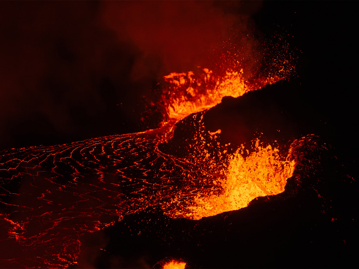 volcano_20in_20southwestern_20Iceland_20that_20erupted-8.jpg 8
