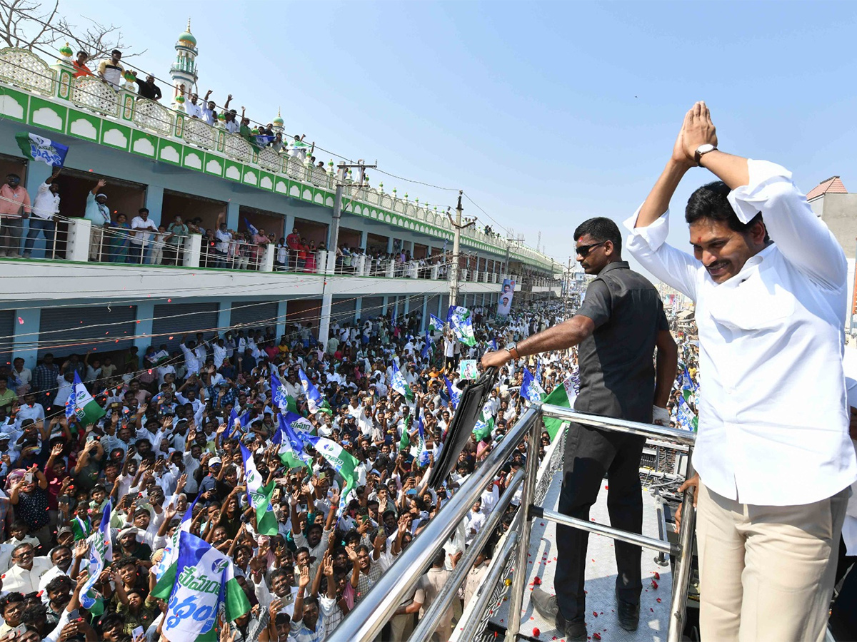 CM_20YS_20Jagan_20Memantha_20Siddham_20Public_20Meeting-2.jpg 2